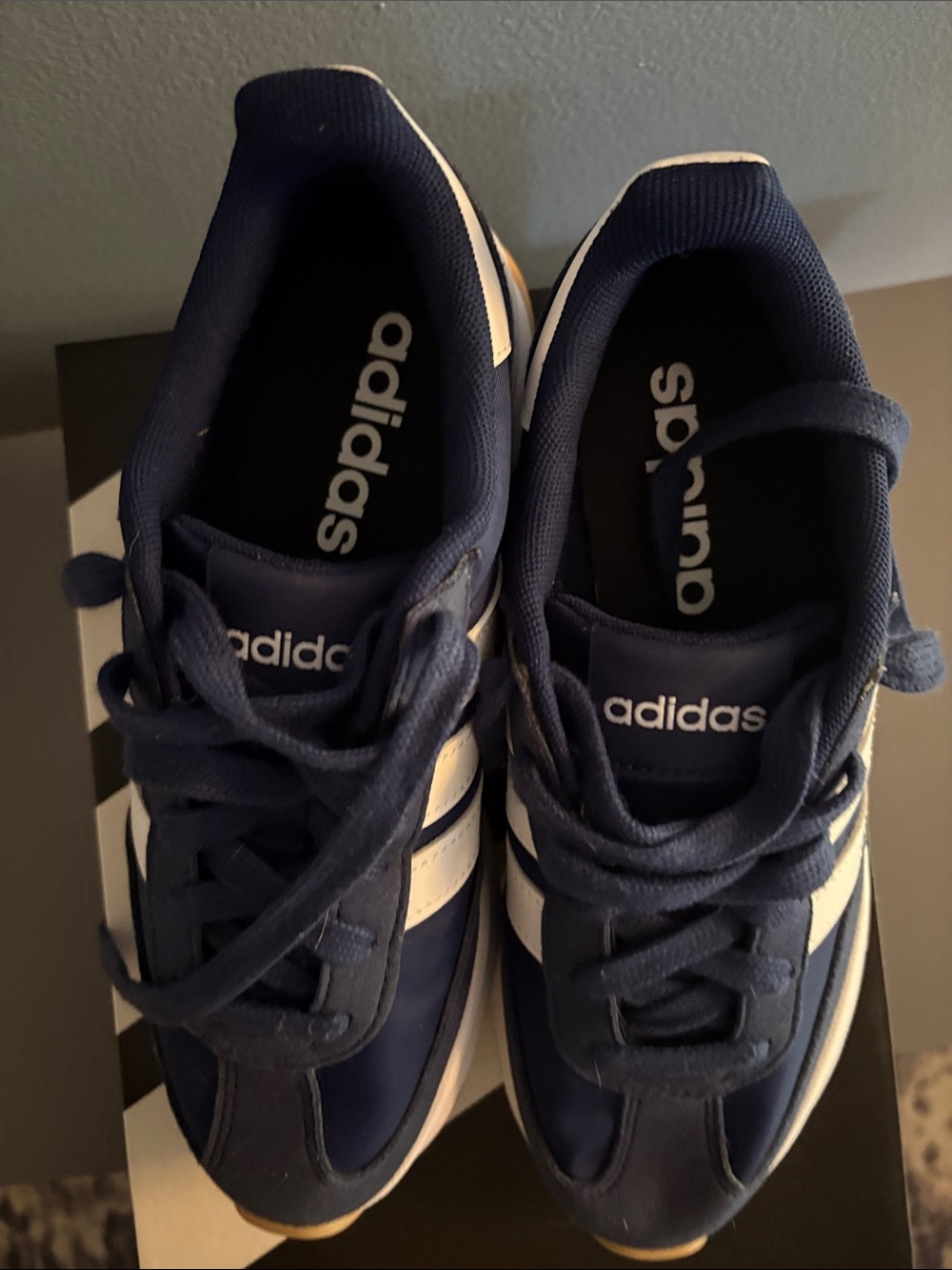 Boys Size 4 “GO Run” Adidas Navy Blue -Lace New just tried on - Picture 7 of 9
